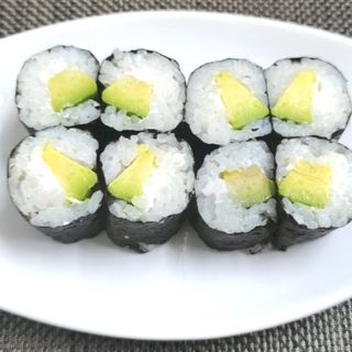 Maki aguacate y queso (8 pzas)