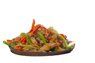 66. Пържено пилешко със зеленчуци (700г)