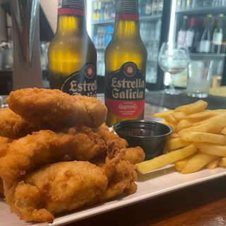 Tiras De Pollo Papas Fritas Salsa Y 2 Estrella Galicia De 33)