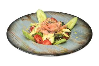 Салата с пушена сьомга (300г)