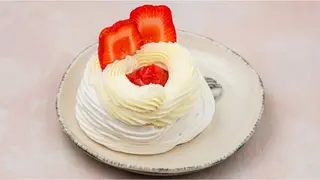 Pavlova sa jagodama