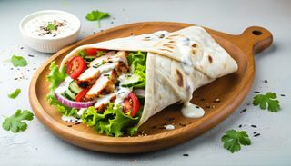 Арабска пилешка шаурма с гарнитура