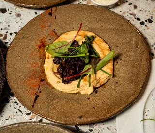 Hummus cu vită