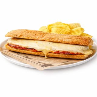 Bocata De Lomo Con Queso Brezain Ahumado
