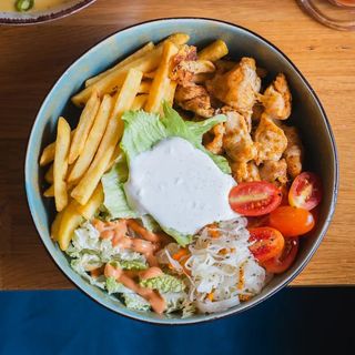 BOWL KURCZAK ZAPIEKANY Z SEREM.