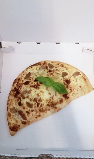Calzone Thon