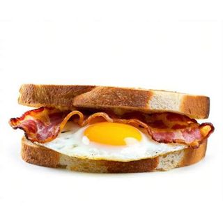 Bocadillo De Bacon, Queso Y Huevo