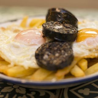 Huevos Fritos Con Patatas Y Morcilla