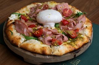 Mortadela pizza