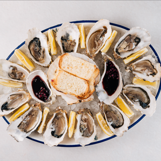 Чорна Перлина №2 з гранатовим соусом та вершковим багетом (12шт)