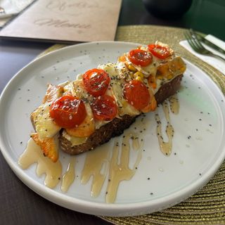 Tosta Aberta de Frango e Brie