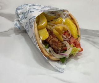 Pita souvlaki de cerdo
