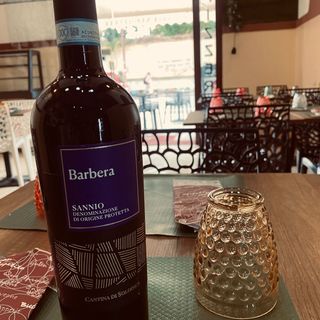 BOTTIGLIA DI VINO ROSSO