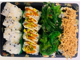93 Uramaki misto granchio avocado 16 pezzi