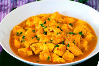 Pollo Con Salsa Al Curry 