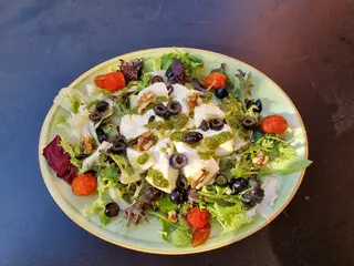 Ensalada Burrata Pesto