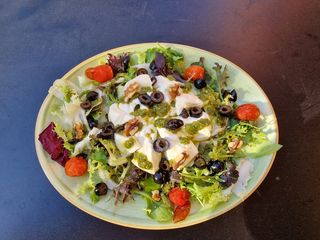 Ensalada Burrata Pesto
