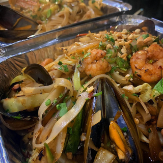 Nouilles Fruits De Mer Sautés À La Sauce De Soja