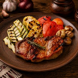 Legume și Ceafă de Porc Fragedă la Grătar