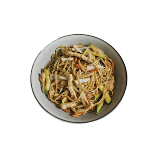 Tallarines fritos con pollo