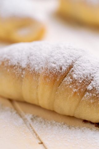 Kiflice sa višnjom i vanillom