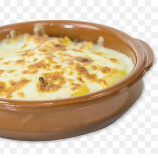 Patatas Deluxe Gratinadas Con Kebab Y Salsa Yogur