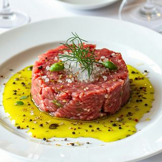 Tartare di manzo con pomodori secchi e burrata