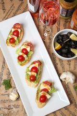 Тапаси с чери домати и моцарела  (140г)