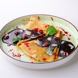 Дуэт блинчиков с горячим шоколадом и вишней