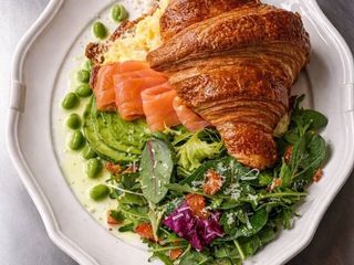 Круасан з лососем (400g)