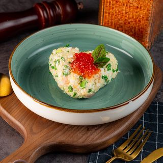 Салат из малосольной семги