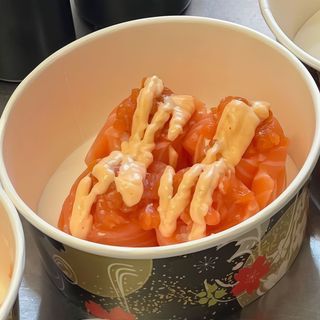 17. Gunkan spicy salmon - 2 pezzi