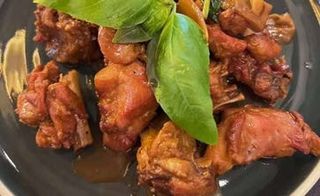 103. Pollo brasato con salsa di soia e basilico