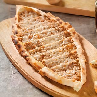 Pide mljevenim mesom i sirom 300gr