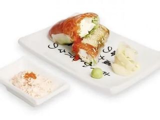 №211 Спрінг рол кімасу з тунцем, вугрем, лососем (130g)