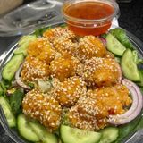 Sałatka z chrupiącym kurczakiem  