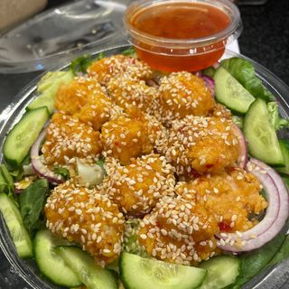 Sałatka z chrupiącym kurczakiem  