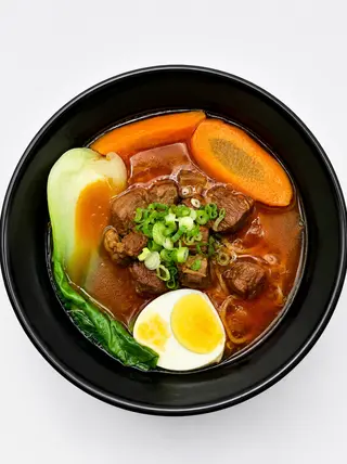Ramen in brodo con manzo brasato