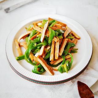 263.toufu essiccato con peperoni 香干炒青椒