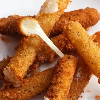 Stick di mozzarella pastellato in birra 5 pezzi