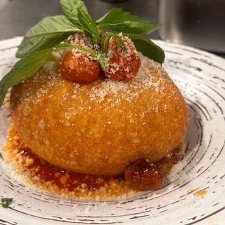 MOZZARELLA DE BUFALA FRITA RELLENA CON JAMÓN YORK