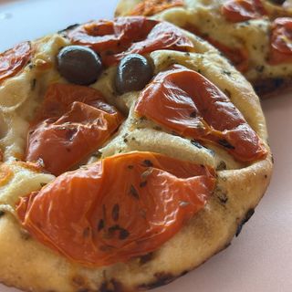 Focaccia Tomate y Aceitunas 
