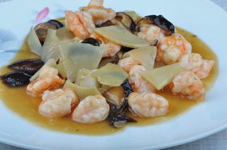 双冬虾 Gamberi con bambù e funghi