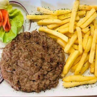 Gurmanska pljeskavica sa pomfritom 400 gr