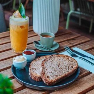 Torradas + Sumo do Dia + Café