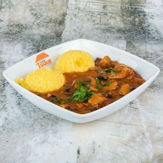 Tocăniță de ciuperci de pădure cu mămăligă