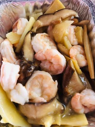 56B.GAMBERI CON FUNGHI E BAMBU