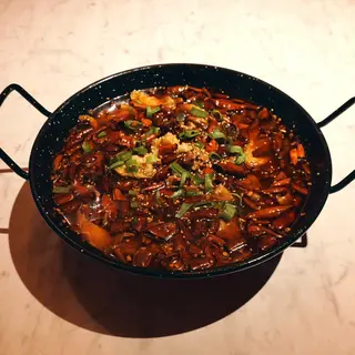 NEW! Pollo con Hueso, Callos de Cerdo y Taro al Estilo Hammer - 锤子特色肥肠芋儿鸡 