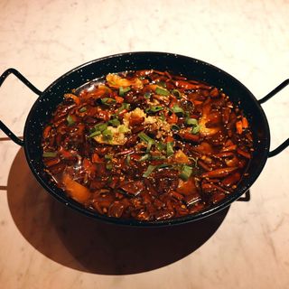 NEW! Pollo con Hueso, Callos de Cerdo y Taro al Estilo Hammer - 锤子特色肥肠芋儿鸡 