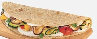 Piadina con verdure miste, mozzarella e grana